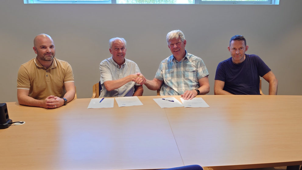 Frá undirritun verksamningsins.  
Frá vinstri:  Fyrir Launafl:  Kristjón Sigurbergsson, verkefnastj…