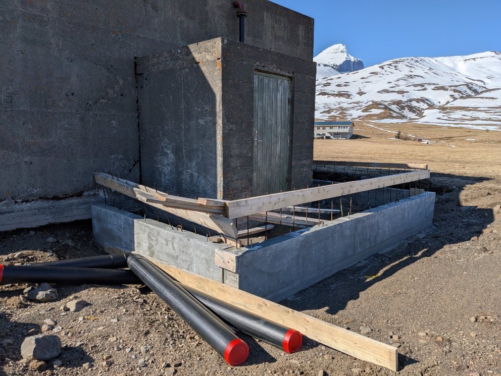 Vatnstankur í framkvæmdafasa á Borgarfirði