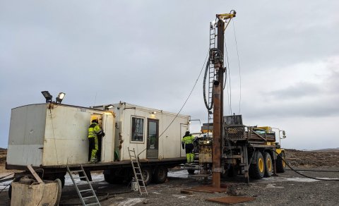 Trölli við upphaf borunar